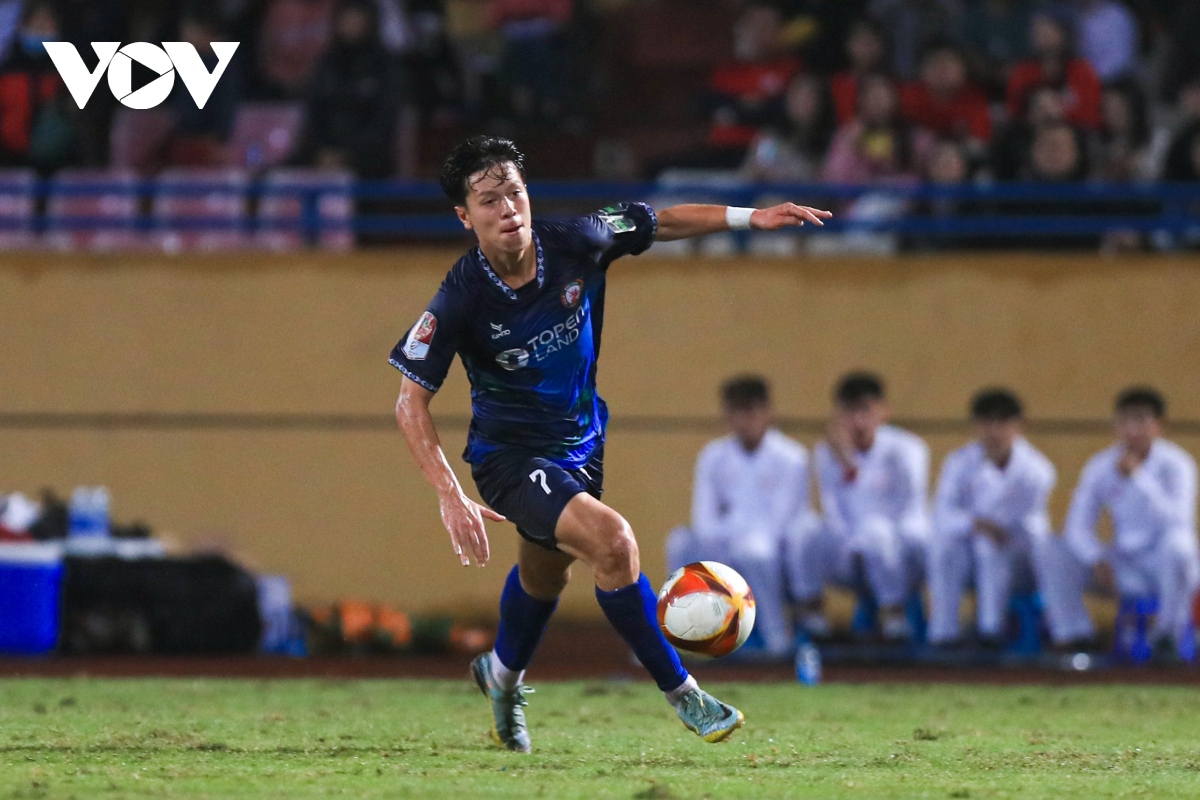 chuyen nhuong v-league ha tinh chieu mo cau thu viet kieu cho muc tieu tru hang hinh anh 1