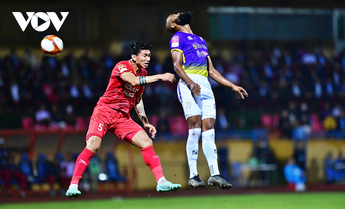 van hau thi dau khong nuong chan voi cac dong doi cu o ha noi fc hinh anh 9