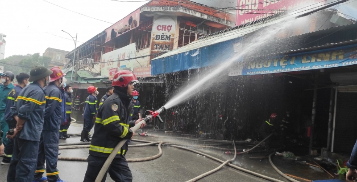 Bí thư Hải Phòng yêu cầu khẩn trương hỗ trợ tiểu thương chợ Tam Bạc sau vụ cháy