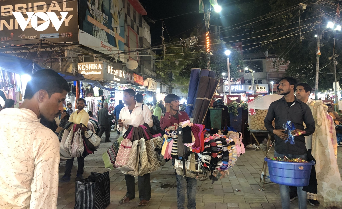 tham khu cho sam uat bac nhat new delhi, noi nguoi ban hang toan la dan ong hinh anh 7