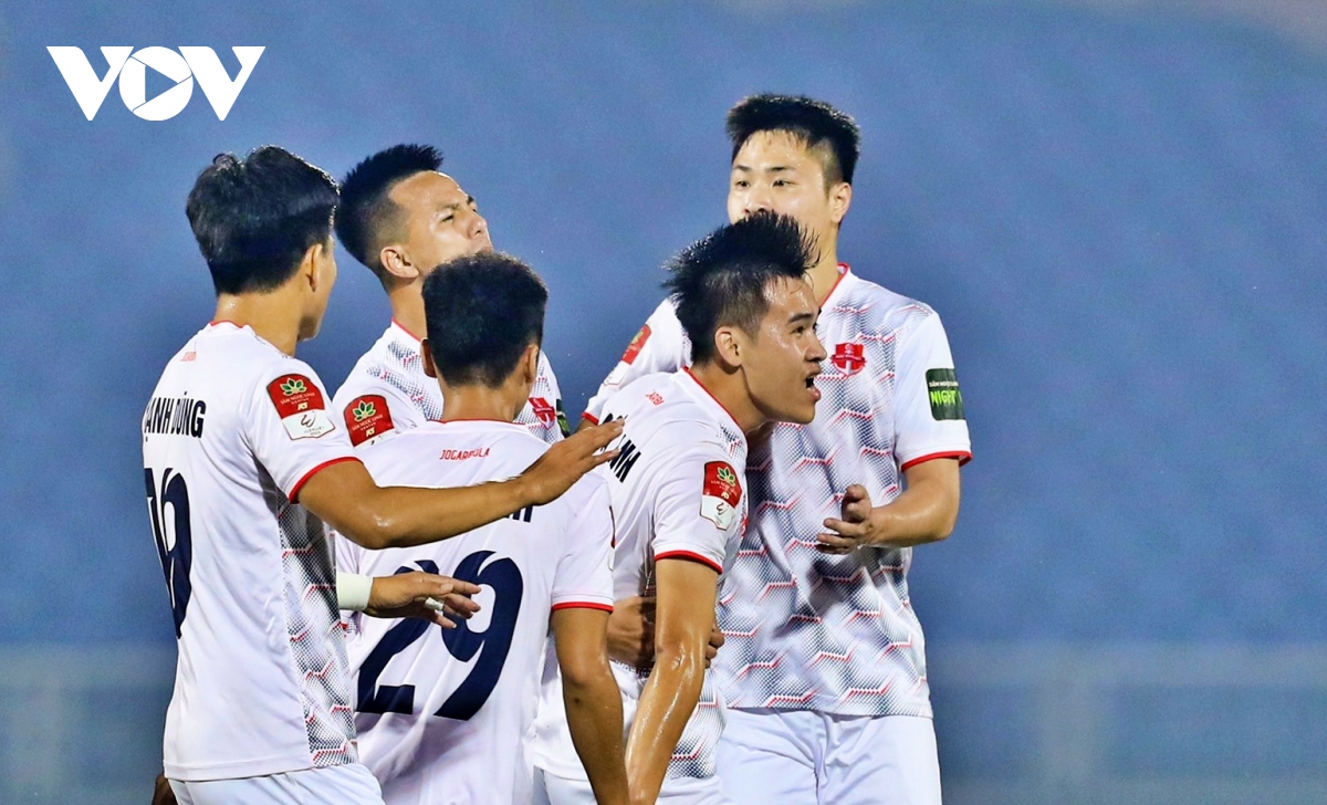 trọng hoàng bỏ lỡ cơ hội, slna bị hải phòng chia điểm hình ảnh 5 trong hoang bo lo co hoi, slna bi hai phong chia diem hinh anh 5