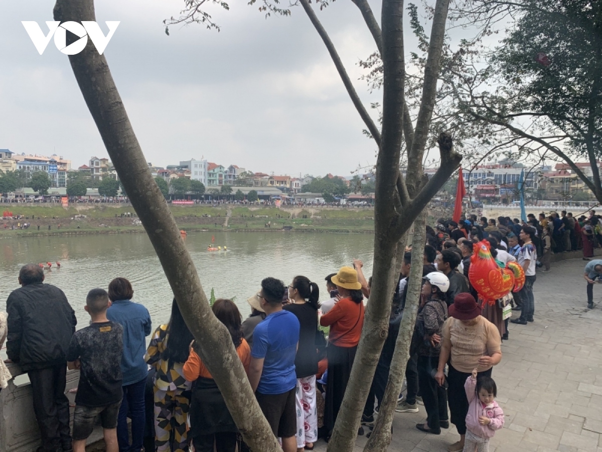 Dac sac le hoi dua be mang tren song ky cung, lang son hinh anh 3