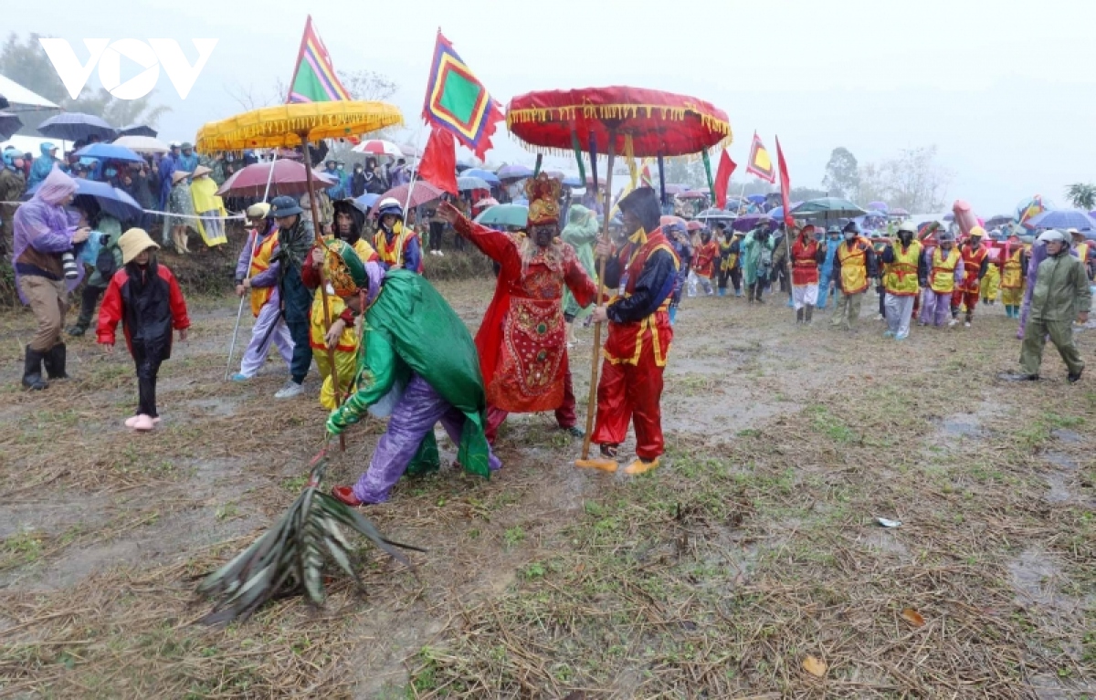 hang nghin nguoi doi mua xem ruoc sinh thuc khi o le hoi na nhem, lang son hinh anh 7