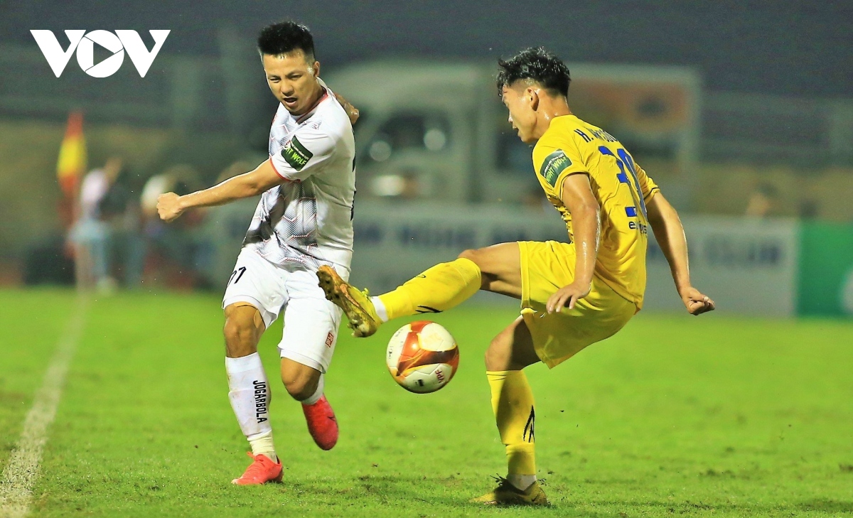 trọng hoàng bỏ lỡ cơ hội, slna bị hải phòng chia điểm hình ảnh 10 trong hoang bo lo co hoi, slna bi hai phong chia diem hinh anh 10