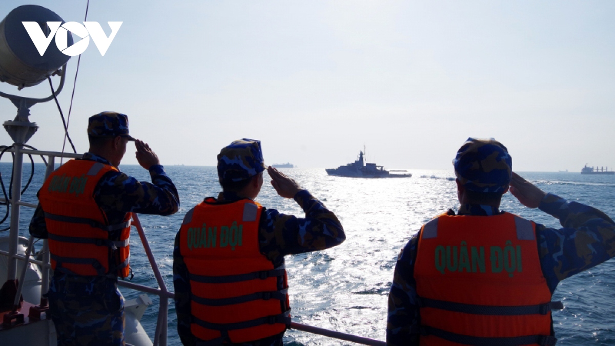 Hải quân Việt Nam luyện tập chung với Hải quân Hoàng gia Anh