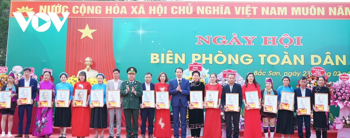 soi noi ngay hoi bien phong toan dan bac son, quang ninh hinh anh 1