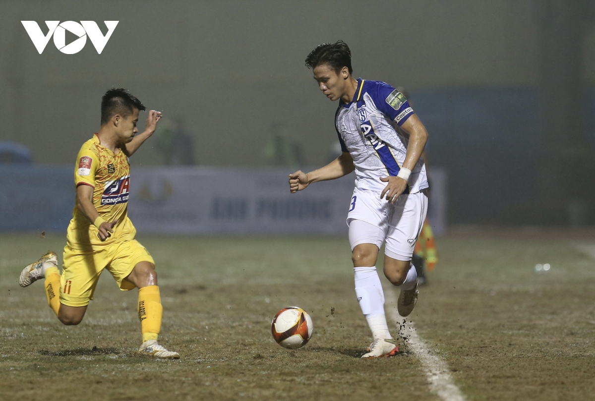 Trực tiếp Thanh Hóa 0-0 SLNA: Cứu thua xuất sắc - Ảnh 1.