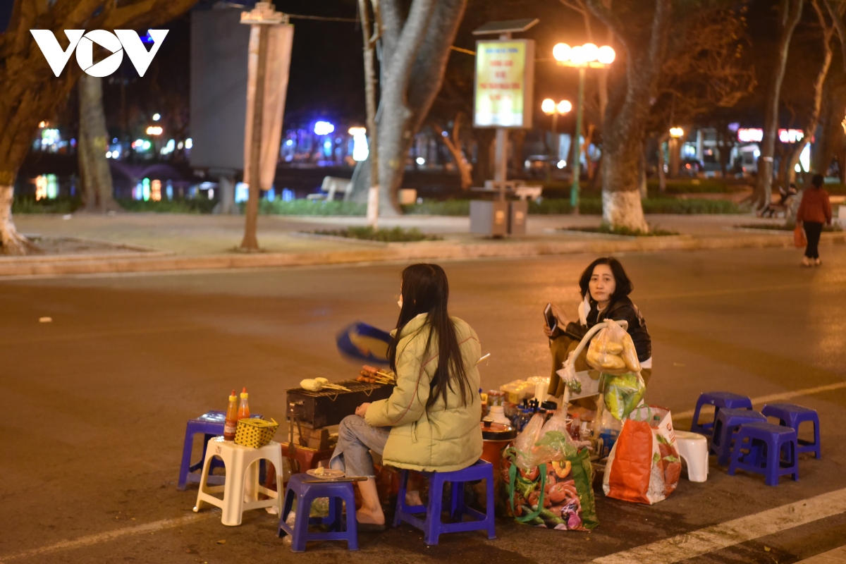 mot so pho di bo o ha noi vang ve, hang quan e am toi cuoi tuan hinh anh 7