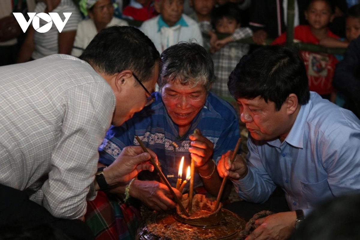 hoi Dap trong cua nguoi ma coong- dem giao duyen giua dai ngan truong son hinh anh 2