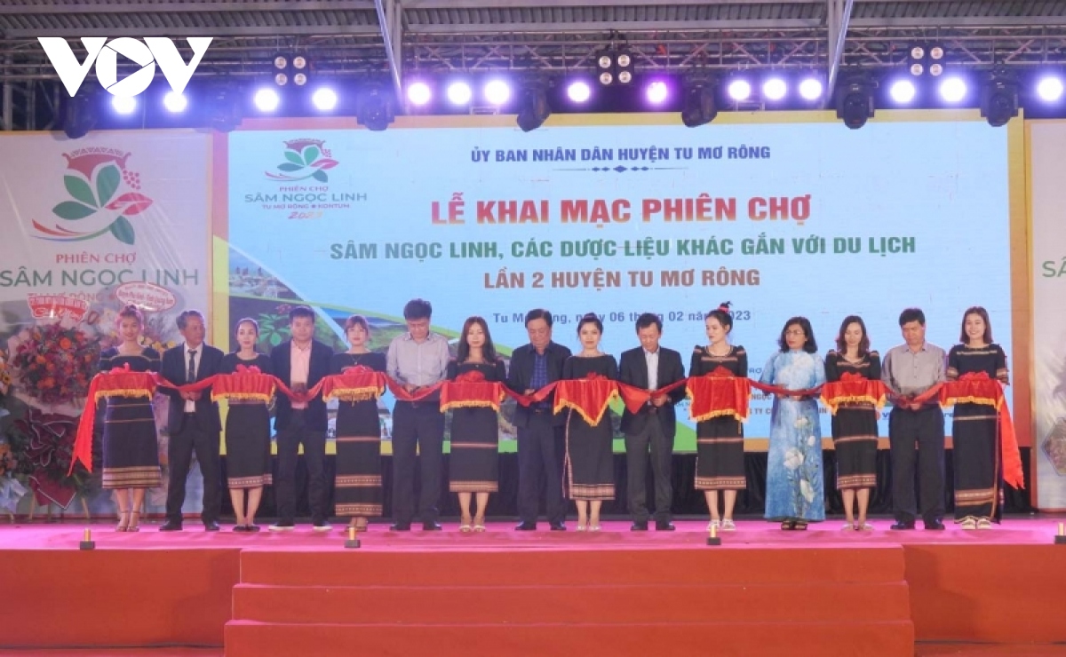 kon tum khai mac phien cho sam ngoc linh gan voi du lich hinh anh 1