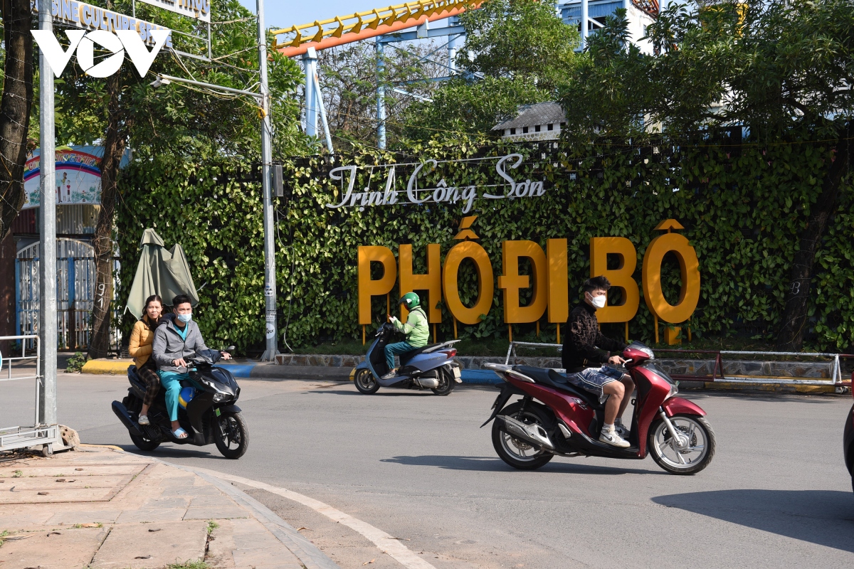 mot so pho di bo o ha noi vang ve, hang quan e am toi cuoi tuan hinh anh 12