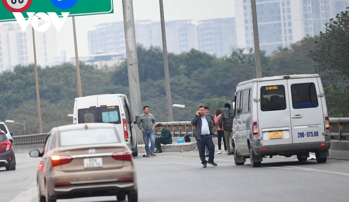 Giao thông hỗn loạn trên đường vành đai 3, Hà Nội