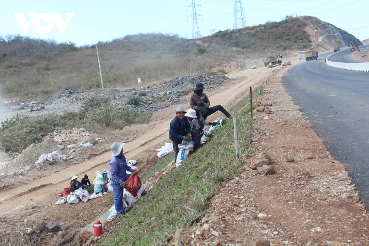 chay dua voi thoi gian de kip tien do cao toc vinh hao - phan thiet hinh anh 3