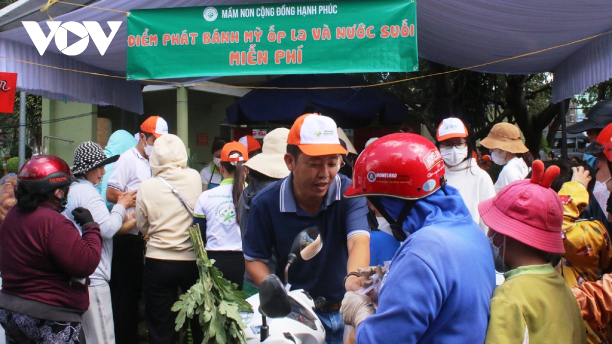 Hàng chục ngàn du khách về với “lễ hội miễn phí” ở Bình Dương