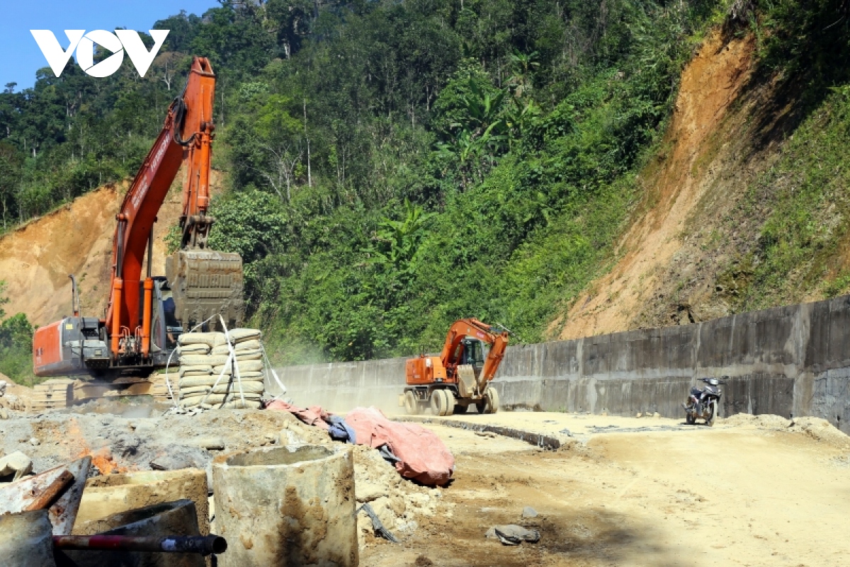  Quảng Nam đẩy nhanh tiến độ công trình giao thông miền núi