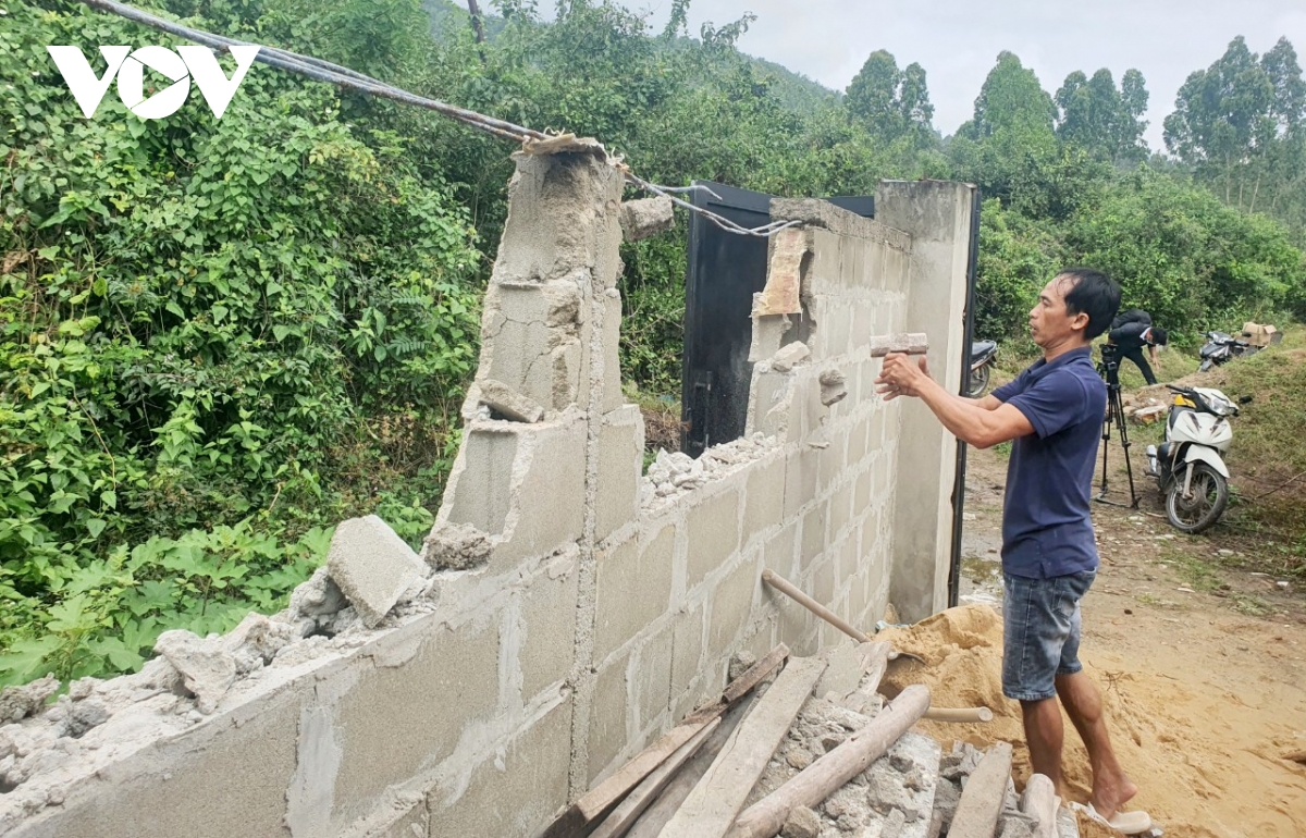 Bình Định tháo dỡ 3 công trình xây dựng trái phép ở thung lũng Quy Hòa