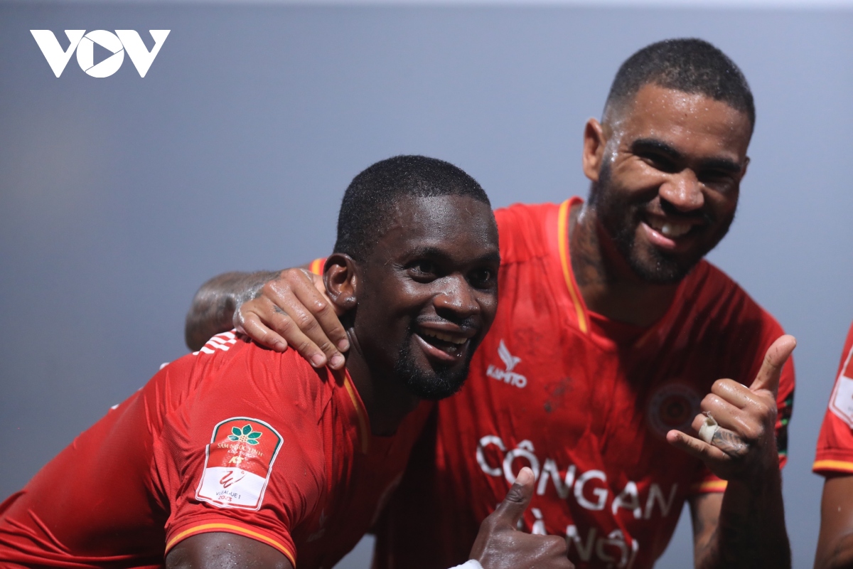 Ngoại binh rực sáng, Công an Hà Nội "đè bẹp" Bình Định FC ngày trở lại V-League
