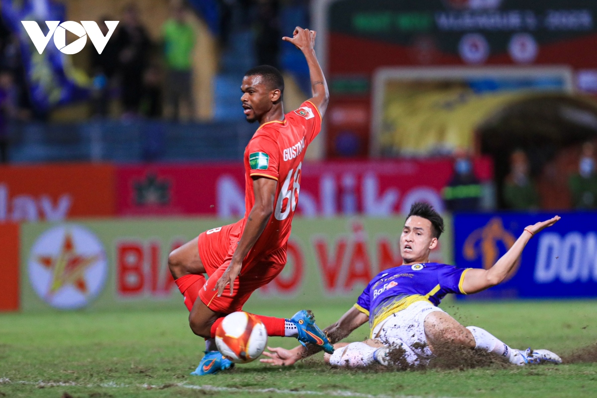 TRỰC TIẾP Hà Nội FC 0 - 0 Công an Hà Nội: Đôi công rực lửa, bàn thắng rất gần - Ảnh 1.