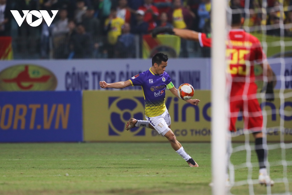 xa ngang cuu thua, ha noi fc hoa hu via truoc thanh hoa tren san nha hang Day hinh anh 8