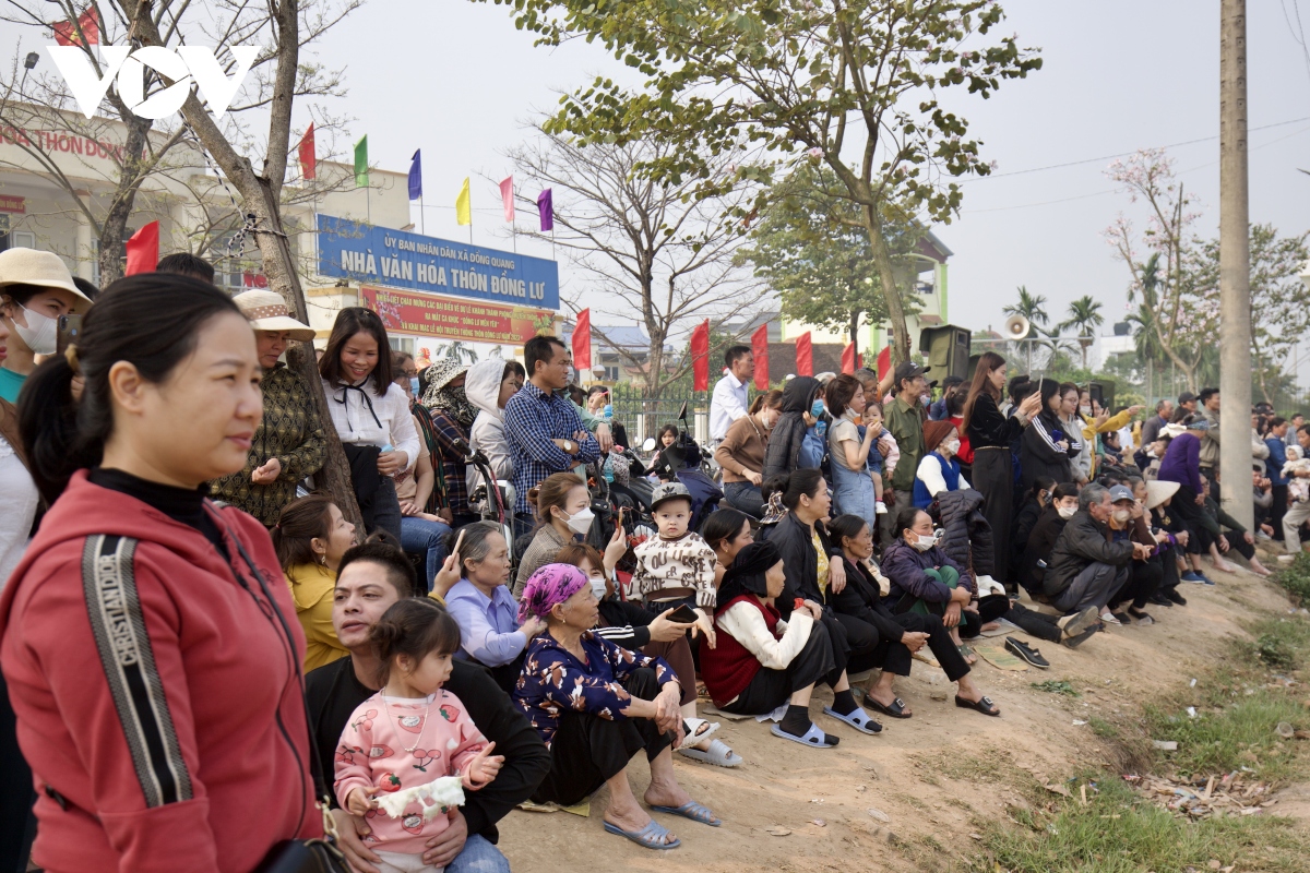 Doc dao cuoc thi vua di vua thoi com o le hoi Dong lu, ha noi hinh anh 1