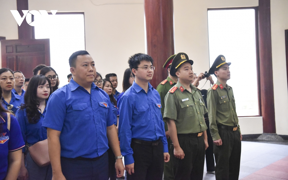 Doan thanh nien vov tang qua cho gia dinh chinh sach, kho khan o cao bang hinh anh 14