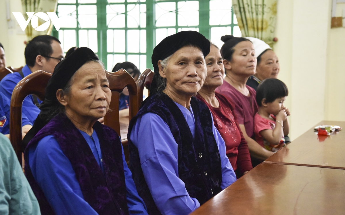 Doan thanh nien vov tang qua cho gia dinh chinh sach, kho khan o cao bang hinh anh 5