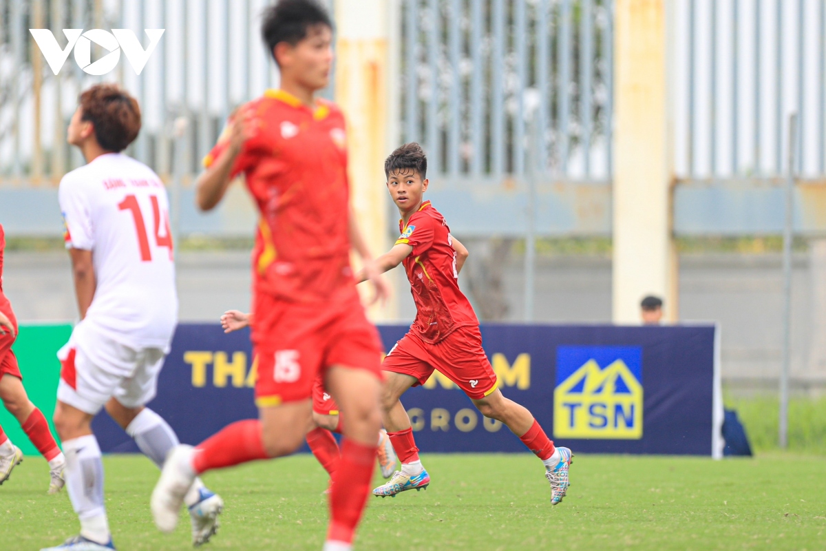 cong phuong nhan cu dup danh hieu sau man toa sang o giai u17 quoc gia 2023 hinh anh 6