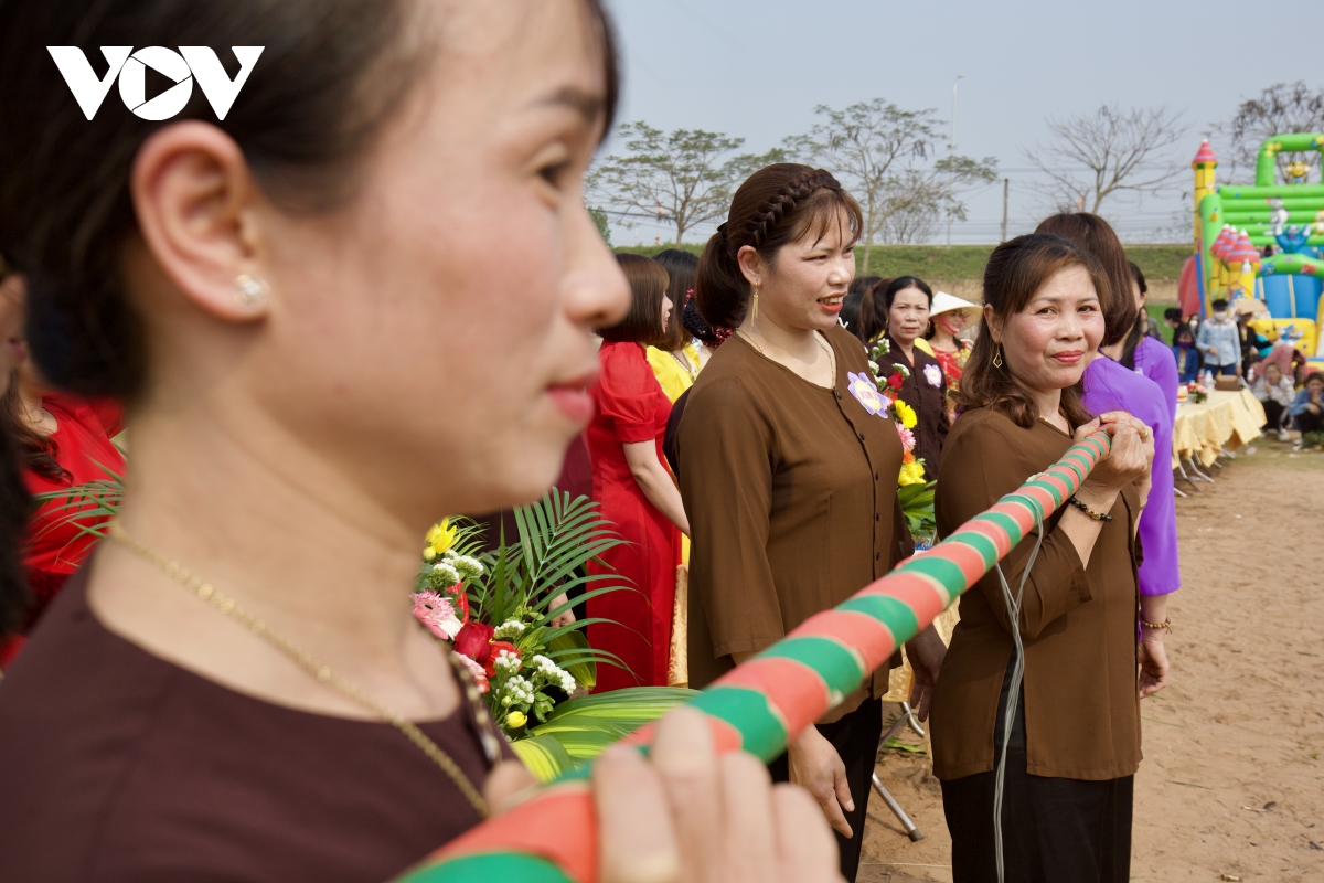 Doc dao cuoc thi vua di vua thoi com o le hoi Dong lu, ha noi hinh anh 16