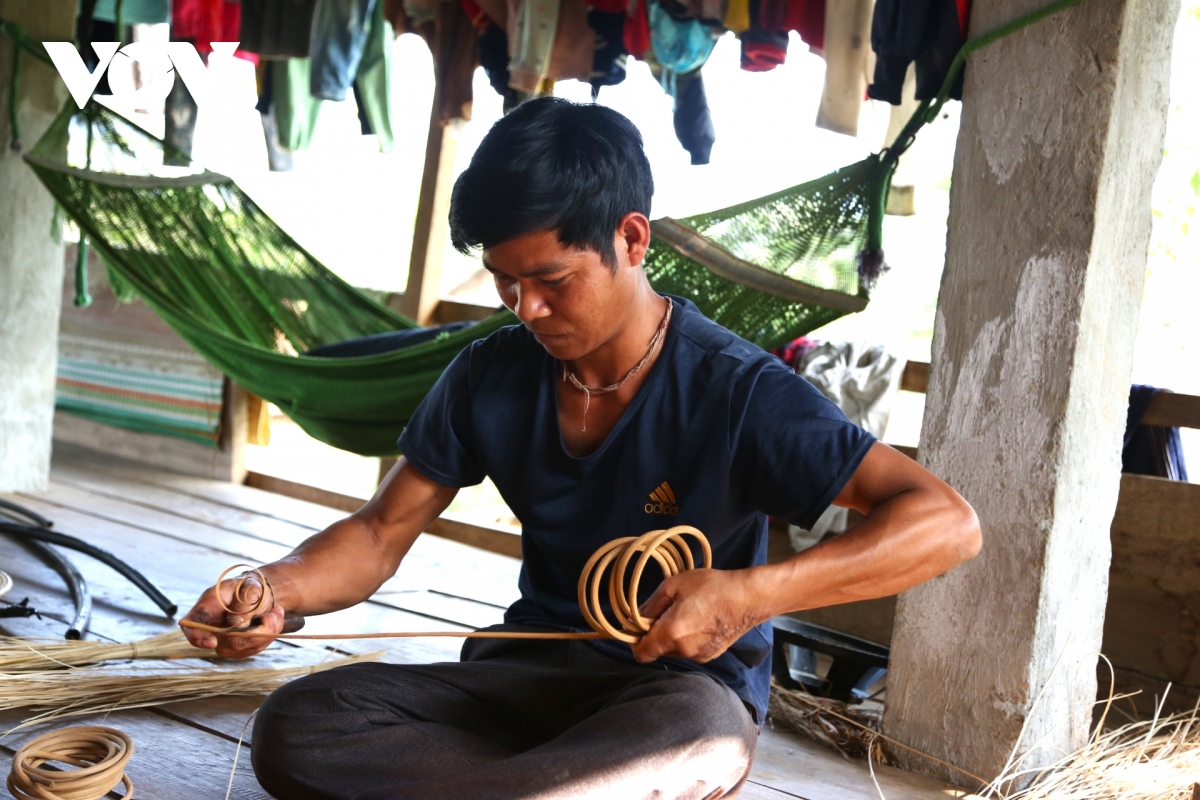 thanh nien ho ket voi y chi vuot qua tat nguyen hinh anh 1