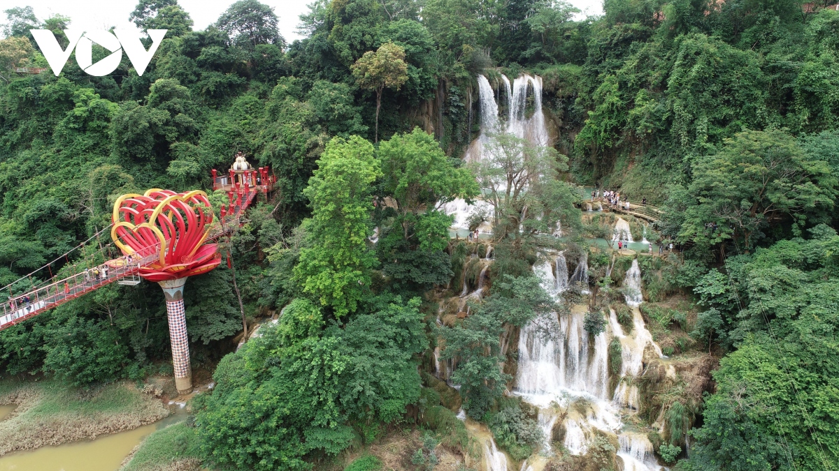 son la phan dau dua du lich tro thanh nganh kinh te mui nhon hinh anh 1