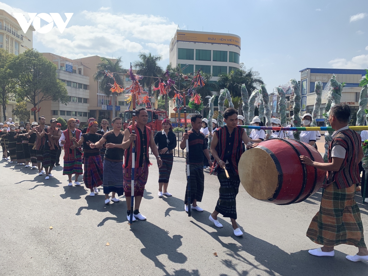 man nhan le hoi duong pho trong khuon kho le hoi ca phe buon ma thuot lan thu 8 hinh anh 2