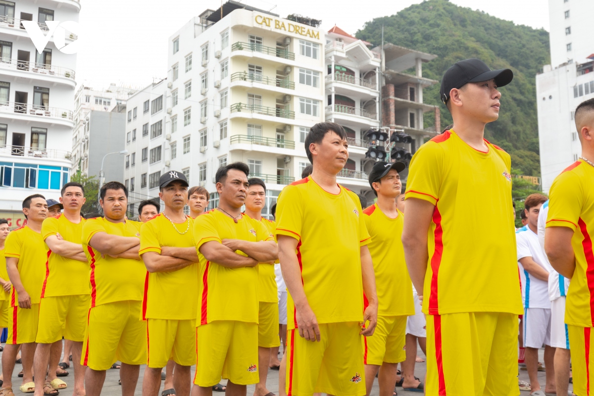 gay cấn cuộc đua thuyền rồng trên biển ở hải phòng hình ảnh 1 gay can cuoc dua thuyen rong tren bien o hai phong hinh anh 1