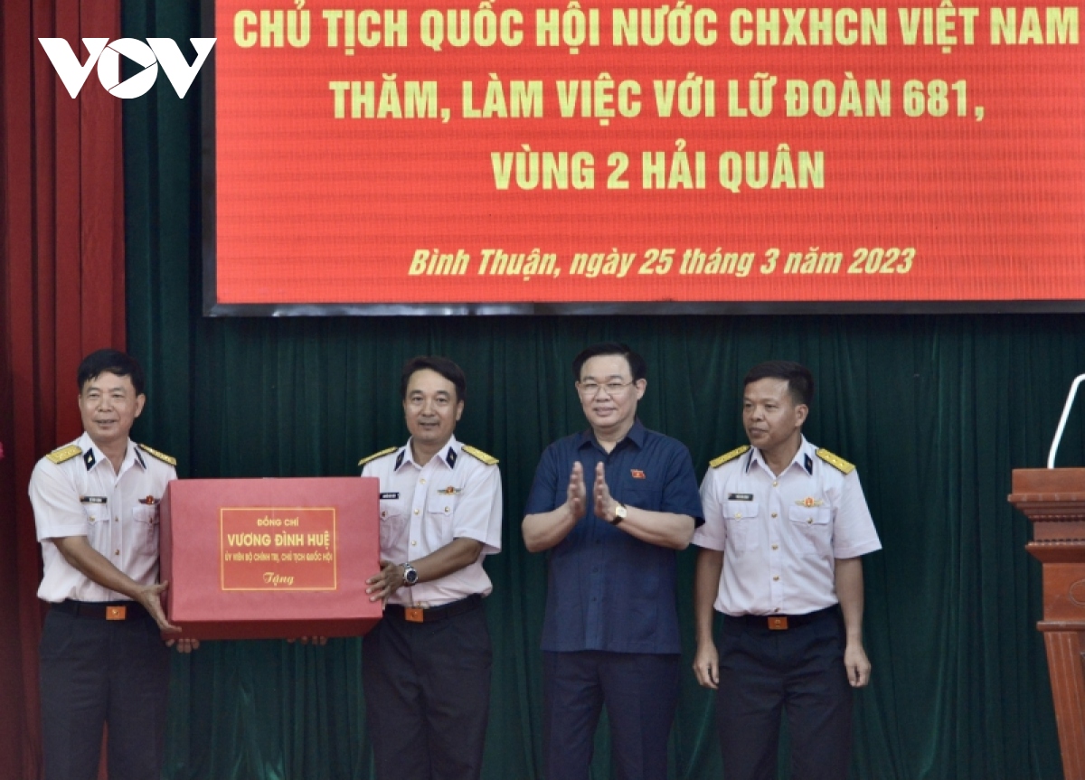 chu tich quoc hoi tham va lam viec voi lu doan 681, quan chung hai quan hinh anh 2