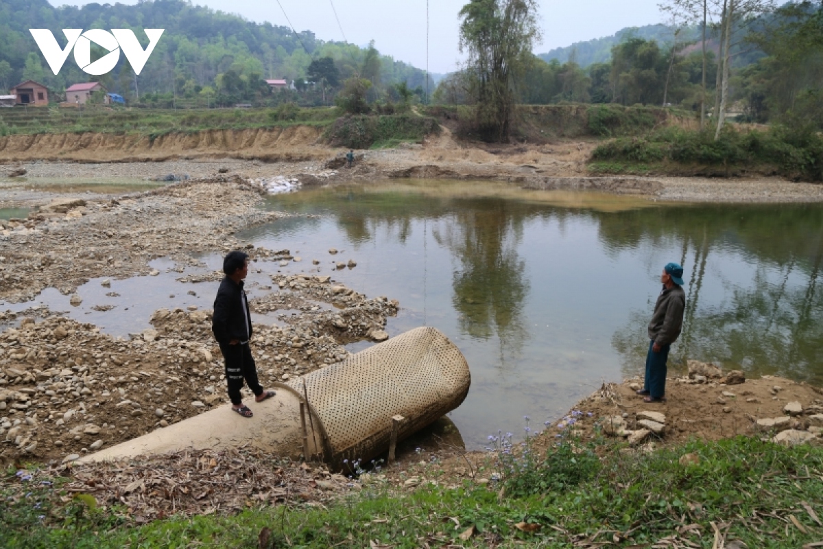 Thủy điện ngăn dòng hàng trăm hộ dân thiếu nước sản xuất