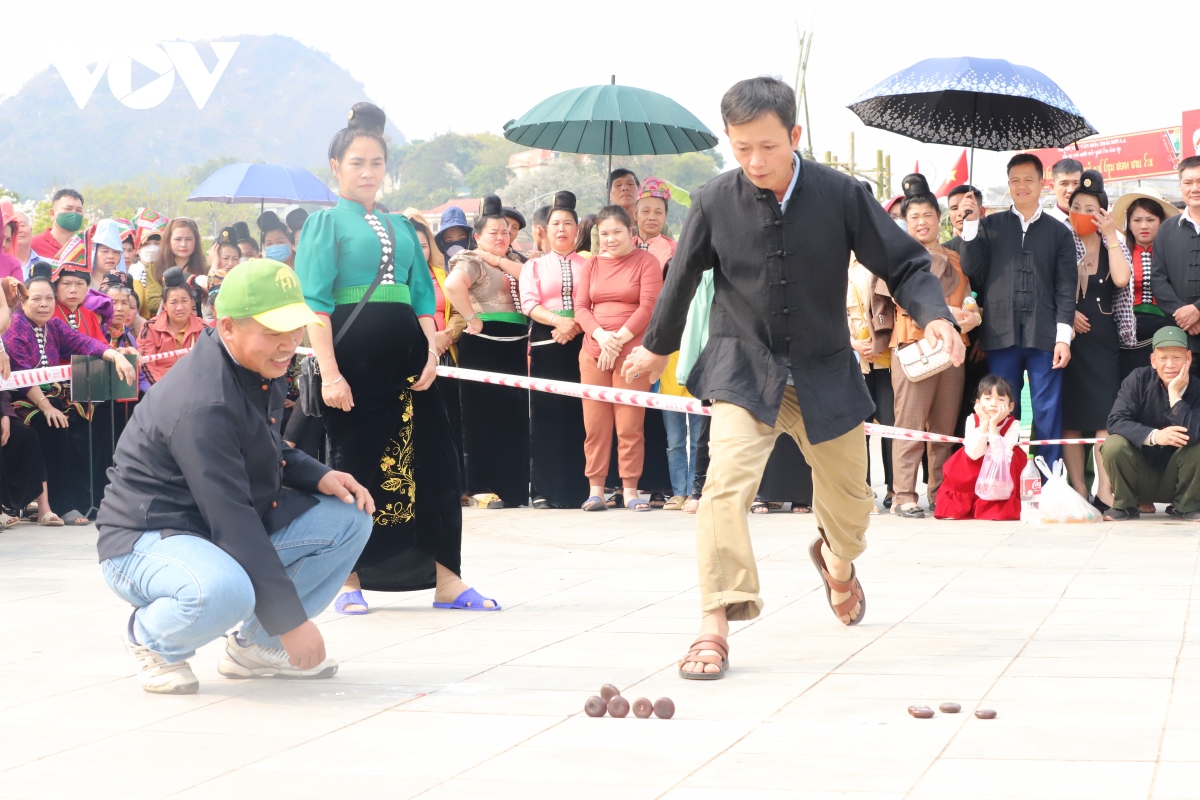 to mak le, tro choi dan gian trong le hoi cua dong bao thai o son la hinh anh 10