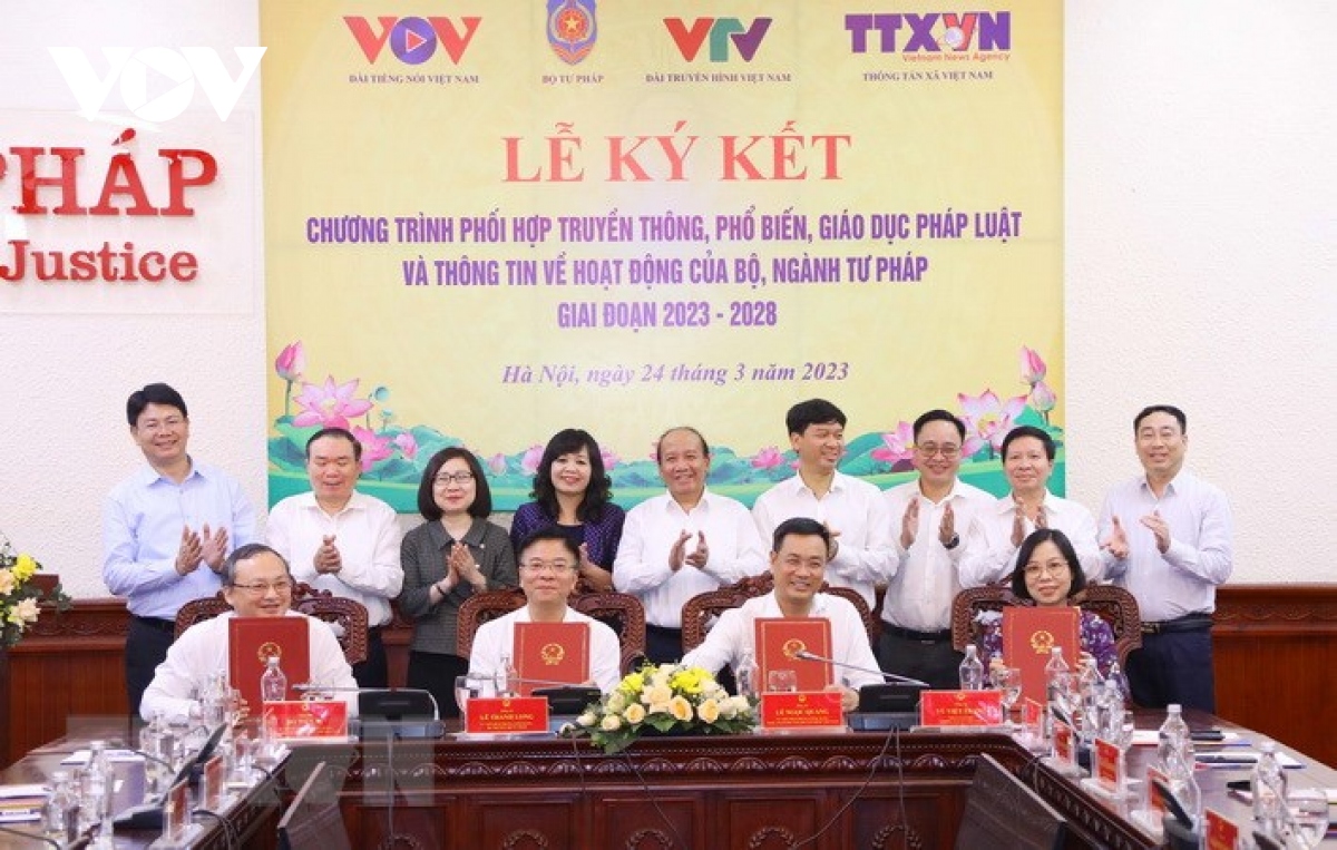 bo tu phap hop tac truyen thong voi vov, vtv, ttxvn hinh anh 6