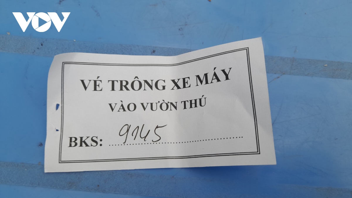 bai trong xe tu phat, thu 20.000 dong mot ve xe may truoc vuon thu ha noi hinh anh 8