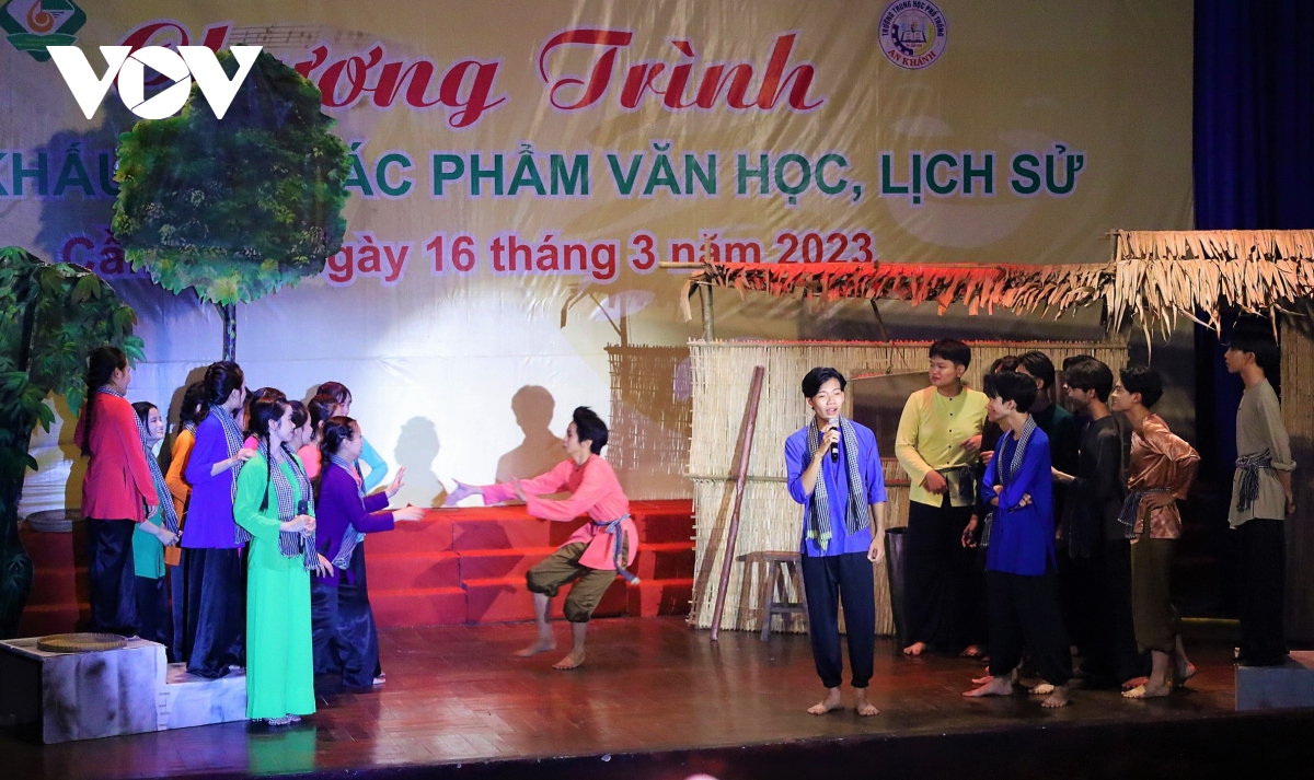 Doi moi day hoc bang san khau hoa tac pham van hoc, lich su hinh anh 3