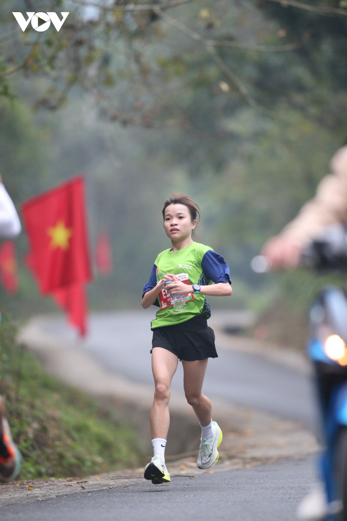 hoang nguyen thanh qua mat dan anh nguyen van lai o giai vDqg marathon bao tien phong hinh anh 5