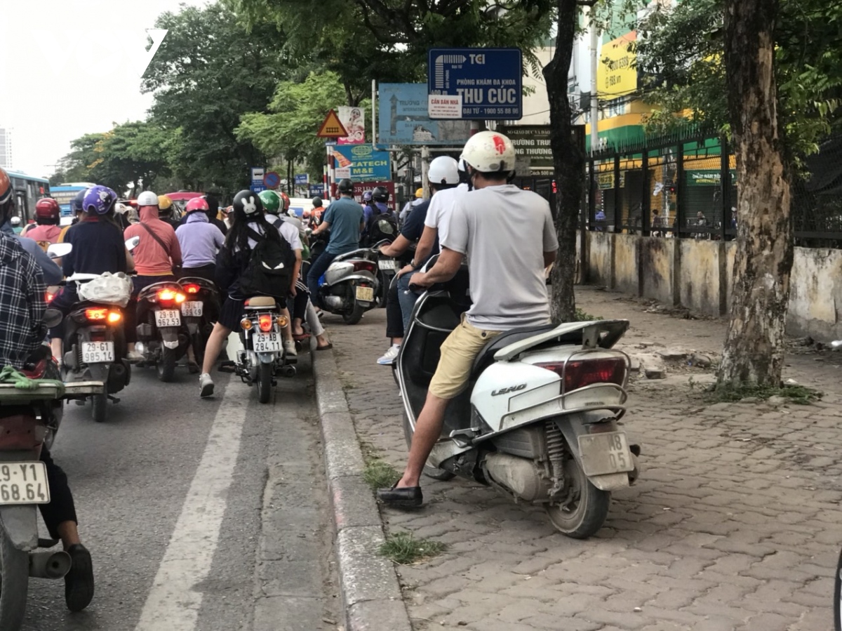 dong nguoi un un roi ha noi bat dau ky nghi le keo dai 5 ngay hinh anh 4