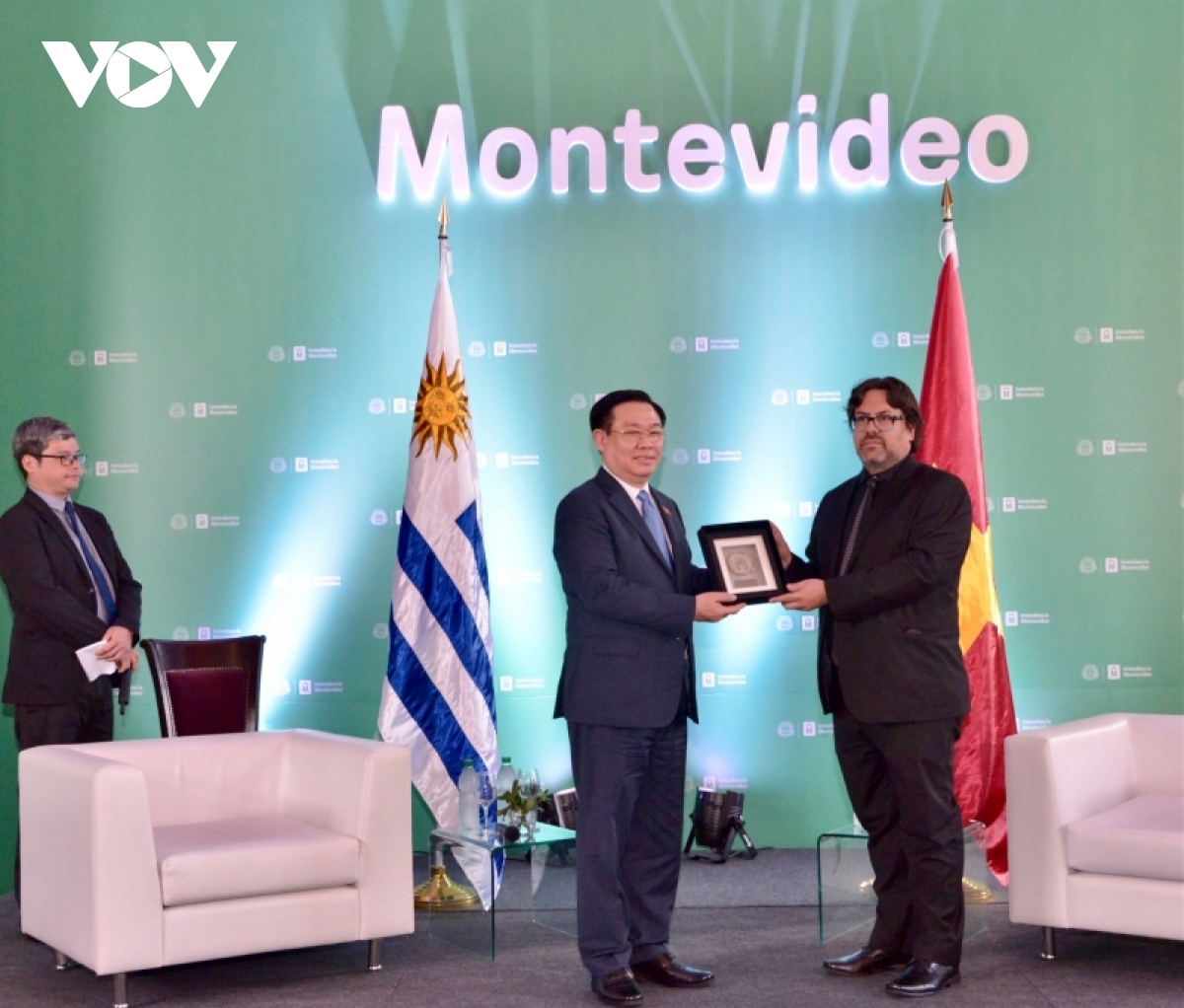 Chủ tịch Quốc hội Vương Đình Huệ tiếp Thị trưởng Thành phố Montevideo