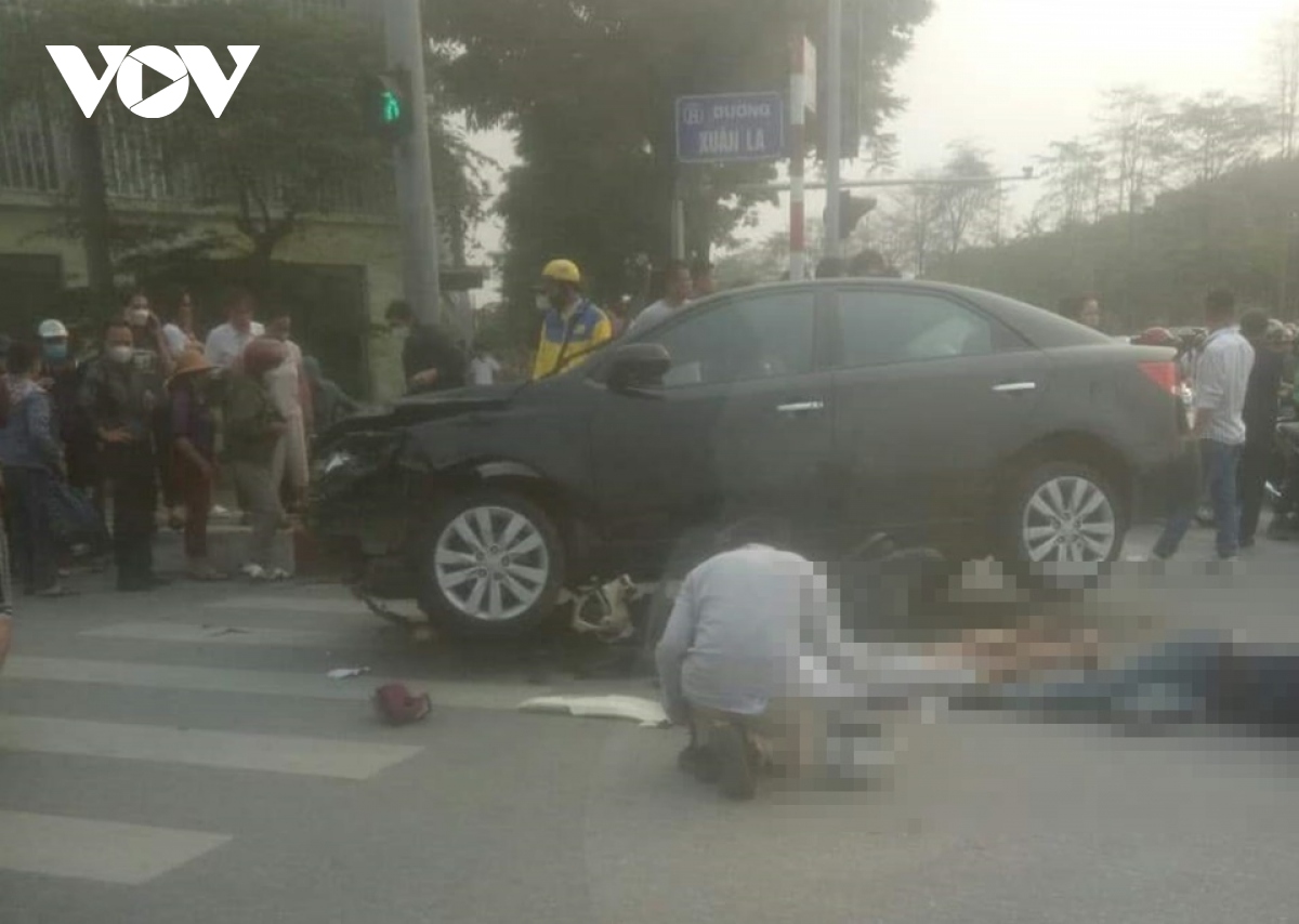 Xe tông 17 người ở Hà Nội: Mẹ con bé 3 tuổi bị thương nặng, mỗi ...