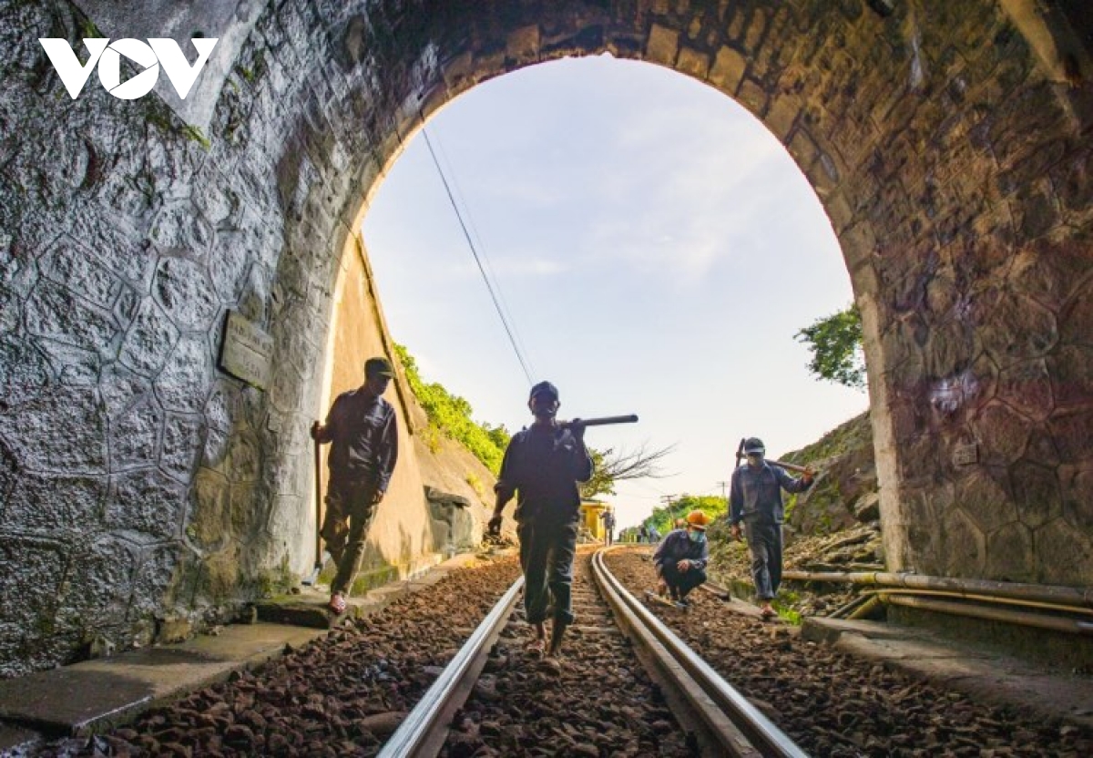 nhung giot mo hoi tren dinh Deo may hinh anh 2