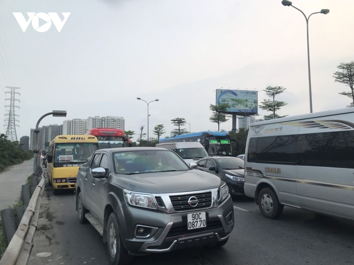 dong nguoi un un roi ha noi bat dau ky nghi le keo dai 5 ngay hinh anh 8