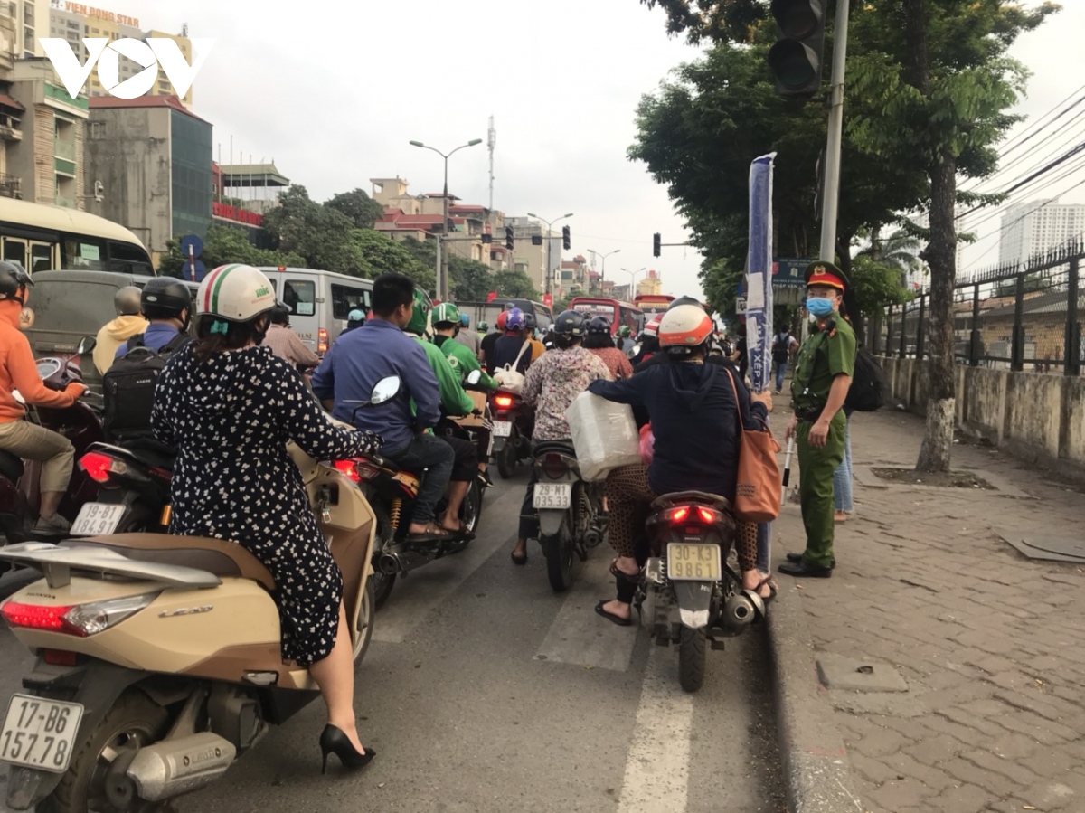 dong nguoi un un roi ha noi bat dau ky nghi le keo dai 5 ngay hinh anh 2