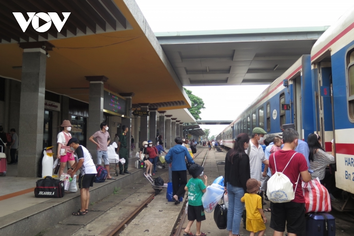 Đà Nẵng: Tàu hỏa đông khách, bến xe vắng khách dịp lễ