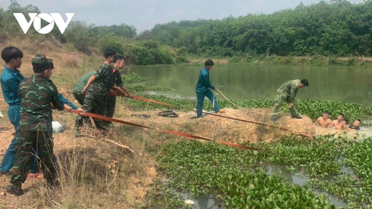 Kinh hãi phát hiện quả bom nặng 300kg chưa nổ khi đào ao