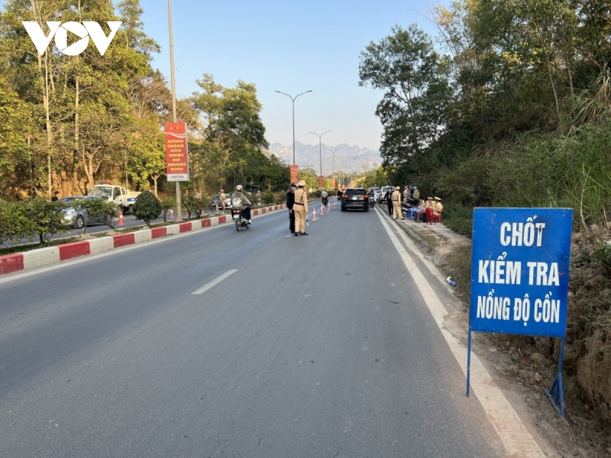 cao bang kien quyet noi khong voi ruou, bia khi dieu khien phuong tien giao thong hinh anh 1