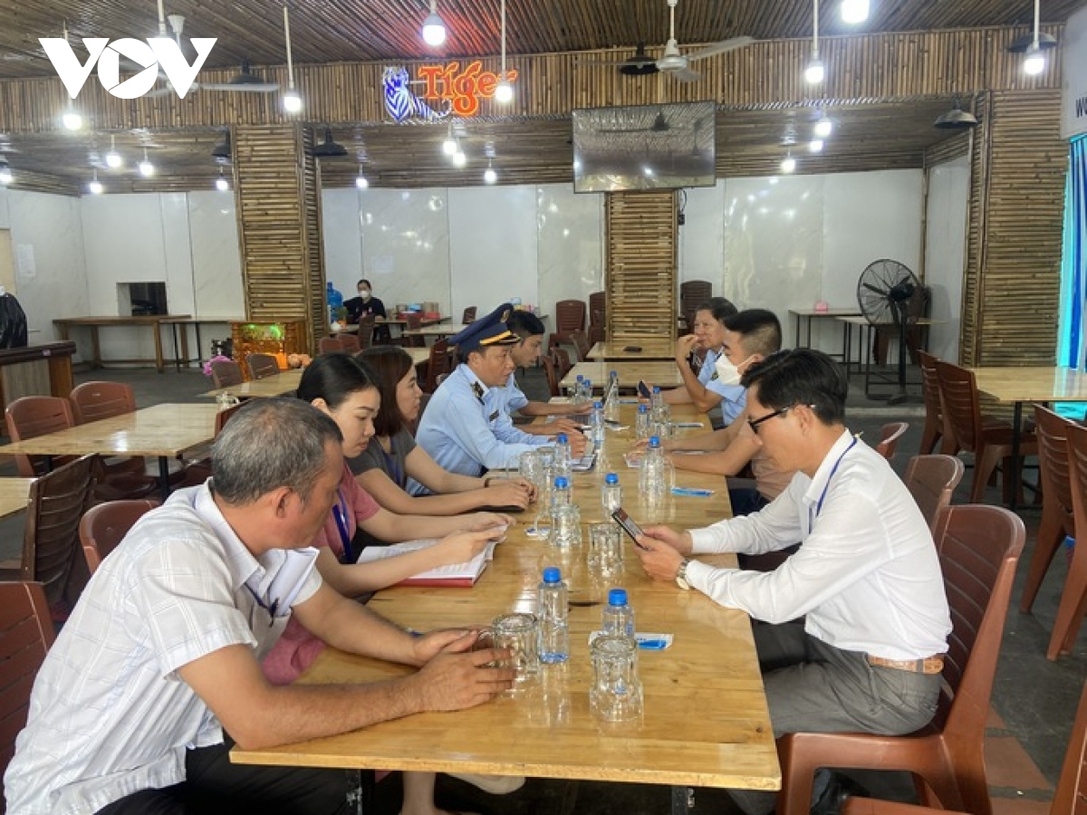 Khánh Hòa xử phạt chủ nhà hàng “chặt chém” khách du lịch hơn 20 triệu đồng