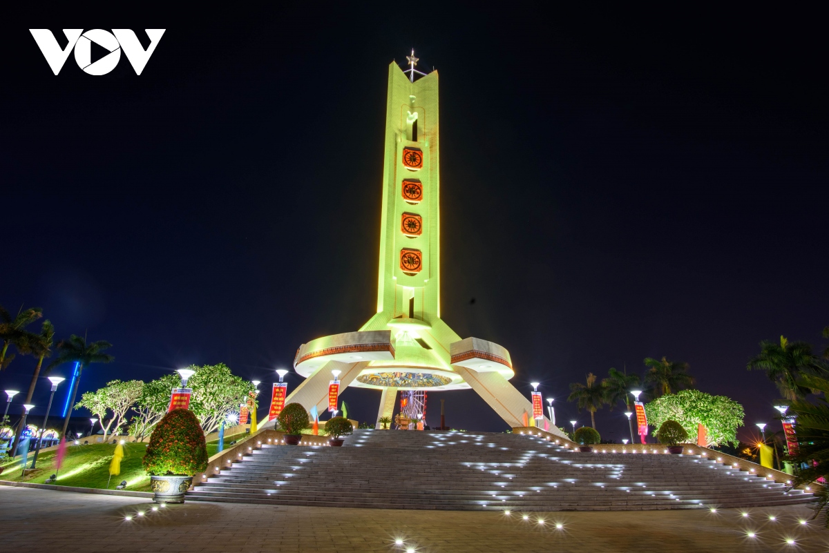Vẻ đẹp Tượng đài thành phố Đà Nẵng về đêm